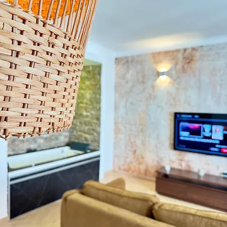 Velasquez Scls - Air Conditioning - Wifi - Baignoire Balnéo *