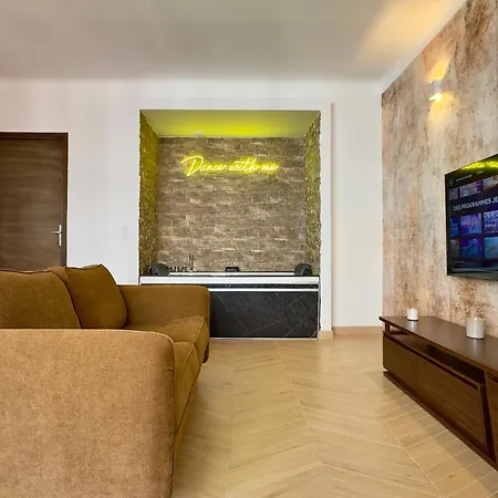 Velasquez Scls - Air Conditioning - Wifi - Baignoire Balneo *