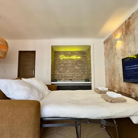 Velasquez Scls - Air Conditioning - Wifi - Baignoire Balnéo Appartamento