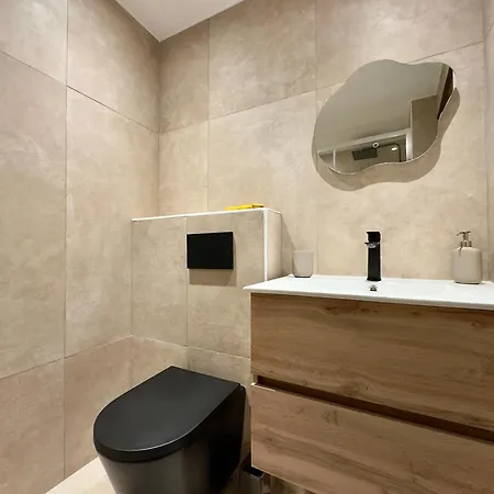 Velasquez Scls - Air Conditioning - Wifi - Baignoire Balneo *
